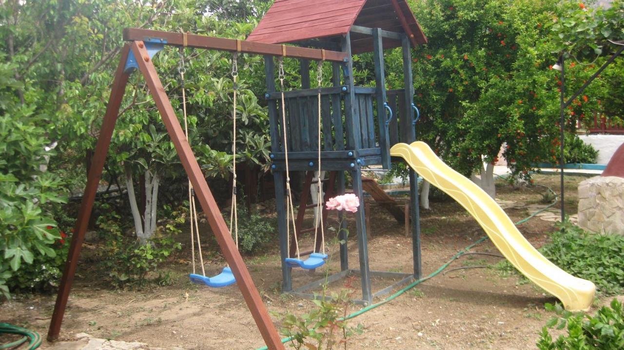 Theodora Aparthotel Makrýgialos Buitenkant foto