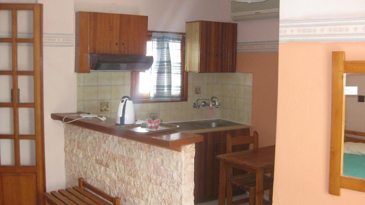 Theodora Aparthotel Makrýgialos Buitenkant foto