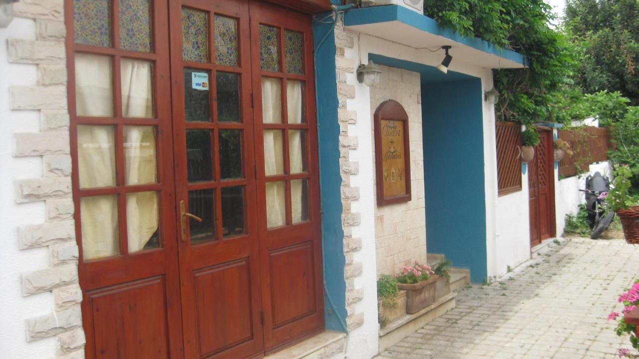 Theodora Aparthotel Makrýgialos Buitenkant foto